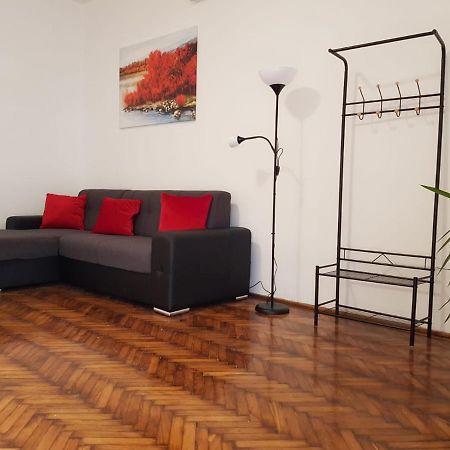 Apartamento Casa Milan Oradea Exterior foto